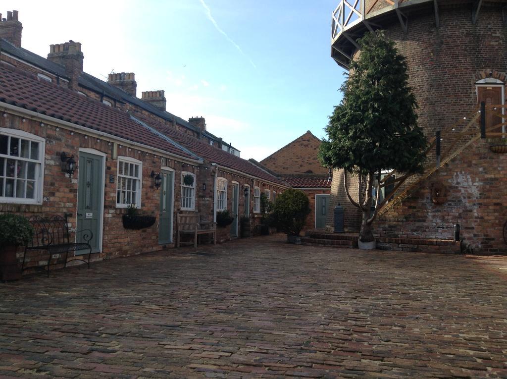 The Windmill Hotel Scarborough Buitenkant foto